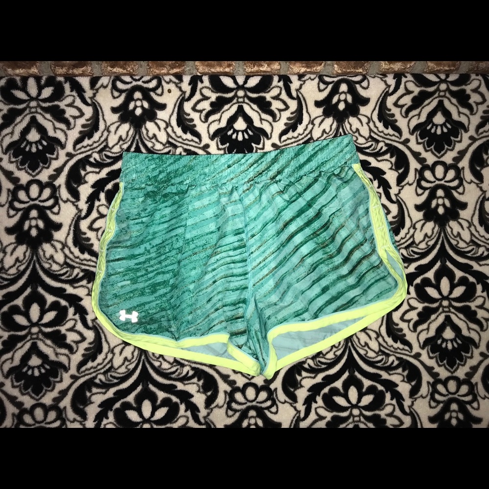 Under Armour Heatgear Fitted Shorts. Size Small.